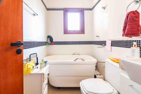 Casa à venda com 138m², 4 quartos e 2 vagas Casa à venda com 138m², 4 quartos e 2 vagasSuíte Banheiro