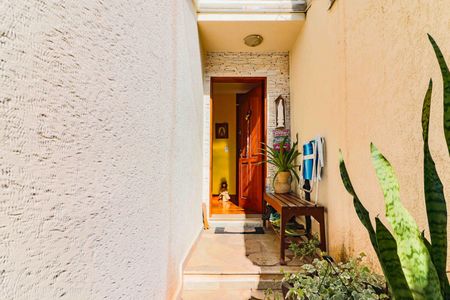 Casa à venda com 138m², 4 quartos e 2 vagas Casa à venda com 138m², 4 quartos e 2 vagasGaragem