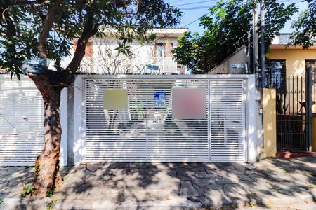 Casa à venda com 138m², 4 quartos e 2 vagas Casa à venda com 138m², 4 quartos e 2 vagasFachada