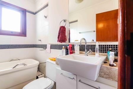 Casa à venda com 138m², 4 quartos e 2 vagas Casa à venda com 138m², 4 quartos e 2 vagasSuíte Banheiro