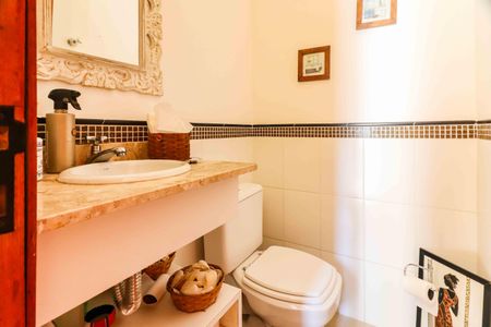 Casa à venda com 138m², 4 quartos e 2 vagas Casa à venda com 138m², 4 quartos e 2 vagasLavabo