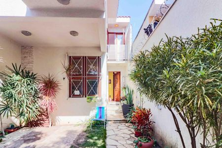 Casa à venda com 138m², 4 quartos e 2 vagas Casa à venda com 138m², 4 quartos e 2 vagasGaragem