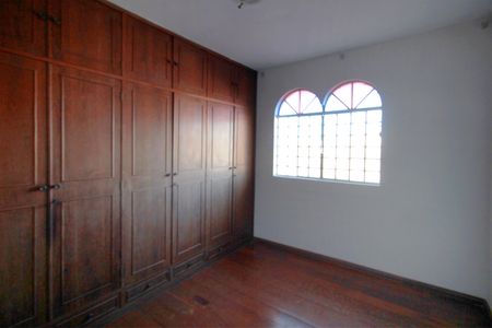 Casa à venda com 508m², 4 quartos e 2 vagasQuarto 2