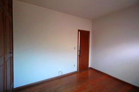 Casa à venda com 508m², 4 quartos e 2 vagasQuarto 1