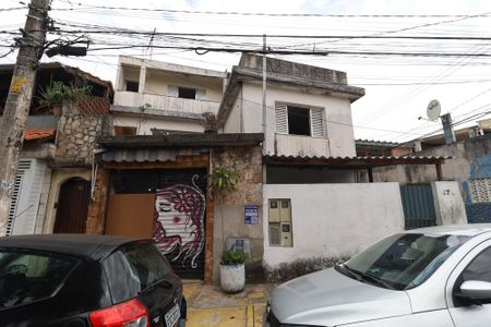 Casa à venda com 1m², 2 quartos e 2 vagas Casa à venda com 1m², 2 quartos e 2 vagasFachada