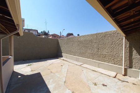 Casa à venda com 263m², 3 quartos e 8 vagas Casa à venda com 263m², 3 quartos e 8 vagasQuintal