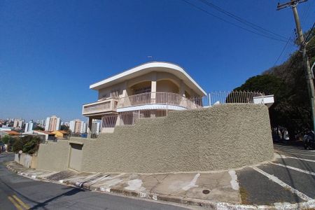 Casa à venda com 263m², 3 quartos e 8 vagas Casa à venda com 263m², 3 quartos e 8 vagasFachada do Prédio