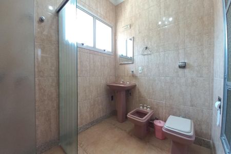 Casa à venda com 263m², 3 quartos e 8 vagas Casa à venda com 263m², 3 quartos e 8 vagasBanheiro