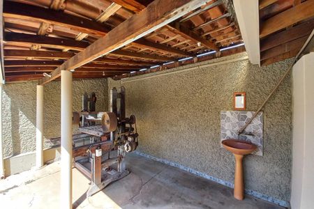 Casa à venda com 263m², 3 quartos e 8 vagas Casa à venda com 263m², 3 quartos e 8 vagasÁrea Comum