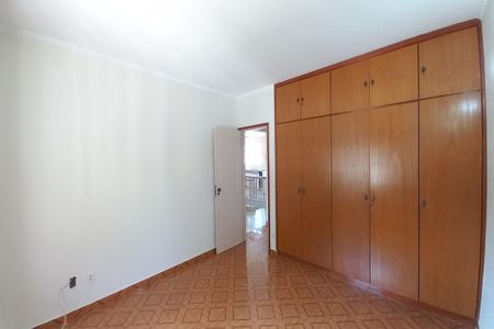 Casa à venda com 263m², 3 quartos e 8 vagas Casa à venda com 263m², 3 quartos e 8 vagasQuarto 1