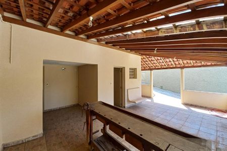 Casa à venda com 263m², 3 quartos e 8 vagas Casa à venda com 263m², 3 quartos e 8 vagasÁrea Comum