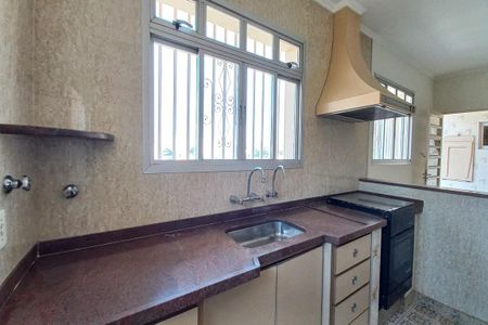 Casa à venda com 263m², 3 quartos e 8 vagas Casa à venda com 263m², 3 quartos e 8 vagasCozinha