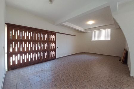 Casa à venda com 263m², 3 quartos e 8 vagas Casa à venda com 263m², 3 quartos e 8 vagasGaragem