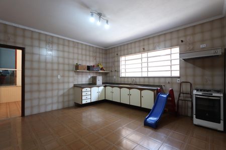 Casa à venda com 420m², 5 quartos e 6 vagasCozinha 2