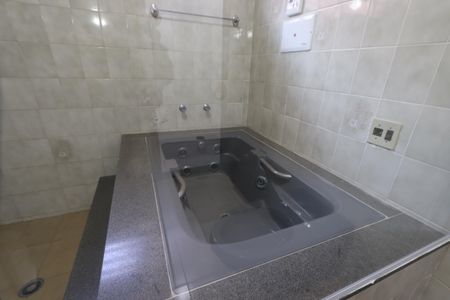Casa à venda com 420m², 5 quartos e 6 vagasBanheiro Social 2