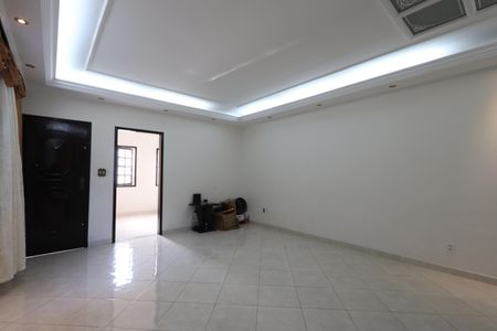 Casa à venda com 420m², 5 quartos e 6 vagasSala