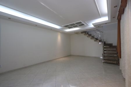 Casa à venda com 420m², 5 quartos e 6 vagasSala
