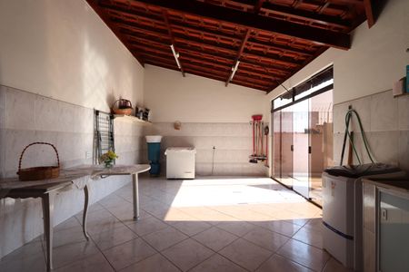 Casa à venda com 420m², 5 quartos e 6 vagasÁrea de Serviço