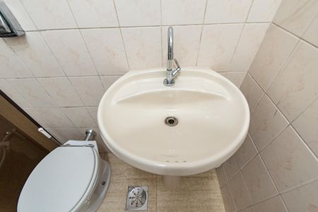 Apartamento à venda com 80m², 3 quartos e sem vaga Apartamento à venda com 80m², 3 quartos e sem vagaBanheiro da suíte