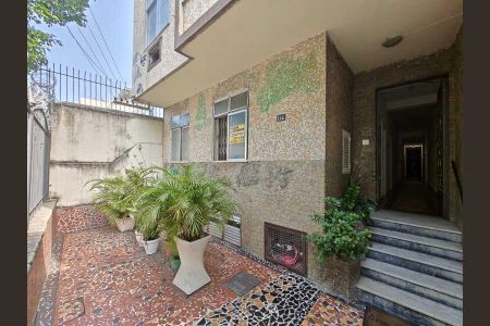 Apartamento à venda com 67m², 1 quarto e sem vaga