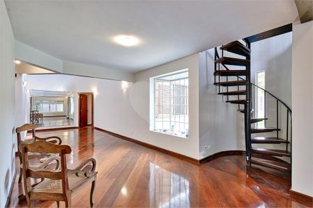 Casa de condomínio à venda com 375m², 3 quartos e 4 vagas