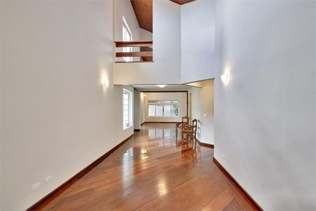 Casa de condomínio à venda com 375m², 3 quartos e 4 vagas
