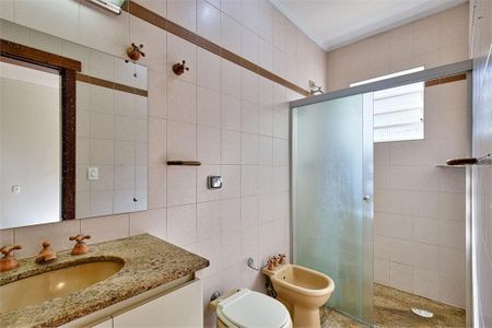 Casa de condomínio à venda com 375m², 3 quartos e 4 vagas