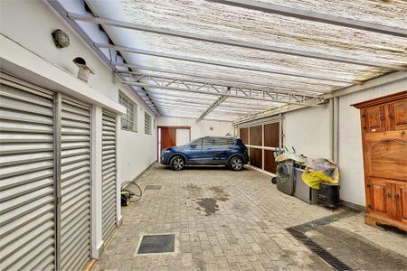 Casa de condomínio à venda com 375m², 3 quartos e 4 vagas