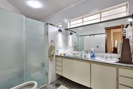 Casa de condomínio à venda com 375m², 3 quartos e 4 vagas