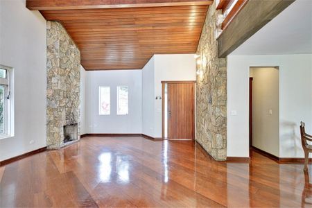 Casa de condomínio à venda com 375m², 3 quartos e 4 vagas