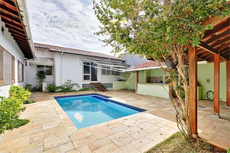 Casa de condomínio à venda com 375m², 3 quartos e 4 vagas