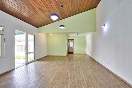 Casa de condomínio à venda com 375m², 3 quartos e 4 vagas