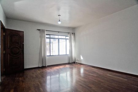Casa à venda com 208m², 3 quartos e 3 vagasSala