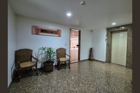 Apartamento à venda com 97m², 2 quartos e 2 vagasHall de entrada