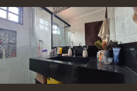 Casa à venda com 200m², 2 quartos e 2 vagasBanheiro da Suíte 2