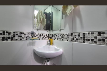 Casa à venda com 200m², 2 quartos e 2 vagasBanheiro de Serviço