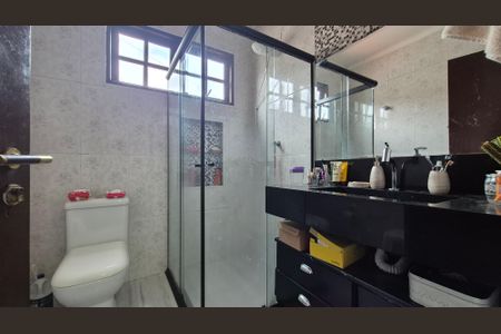 Casa à venda com 200m², 2 quartos e 2 vagasBanheiro da Suíte 2