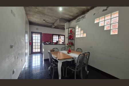 Casa à venda com 200m², 2 quartos e 2 vagasCozinha
