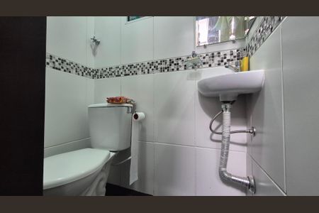 Casa à venda com 200m², 2 quartos e 2 vagasBanheiro de Serviço