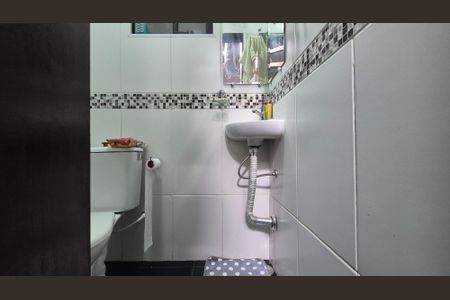 Casa à venda com 200m², 2 quartos e 2 vagasBanheiro de Serviço