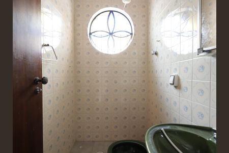 Casa à venda com 303m², 6 quartos e 3 vagasBanheiro de serviço