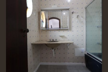 Casa à venda com 303m², 6 quartos e 3 vagasBanheiro da Suíte 2