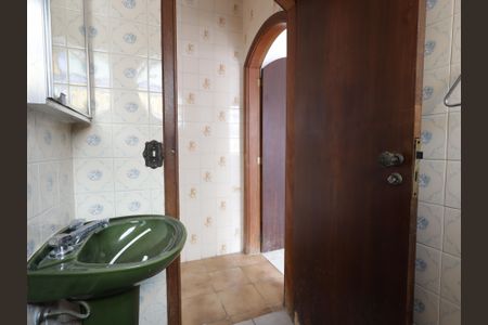 Casa à venda com 303m², 6 quartos e 3 vagasBanheiro de serviço