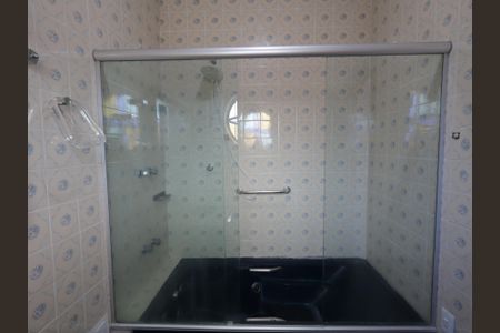 Casa à venda com 303m², 6 quartos e 3 vagasBanheiro da Suíte 2