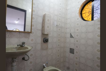 Casa à venda com 303m², 6 quartos e 3 vagasBanheiro da Suíte 4 - garagem