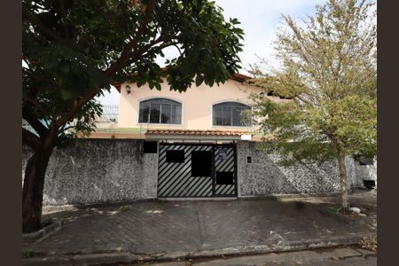 Casa à venda com 303m², 6 quartos e 3 vagasFachada