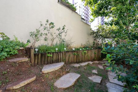 Apartamento à venda com 120m², 3 quartos e 2 vagas Apartamento à venda com 120m², 3 quartos e 2 vagasÁrea comum - Horta comunitária