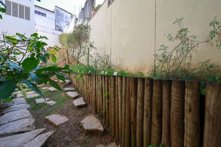Apartamento à venda com 120m², 3 quartos e 2 vagas Apartamento à venda com 120m², 3 quartos e 2 vagasÁrea comum - Horta comunitária