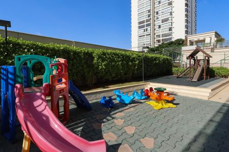 Apartamento à venda com 120m², 3 quartos e 2 vagas Apartamento à venda com 120m², 3 quartos e 2 vagasÁrea comum - Playground
