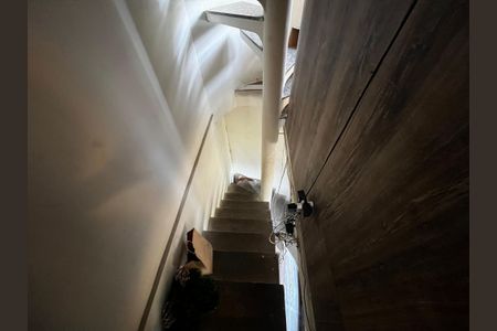 Casa à venda com 190m², 3 quartos e 3 vagasEscada